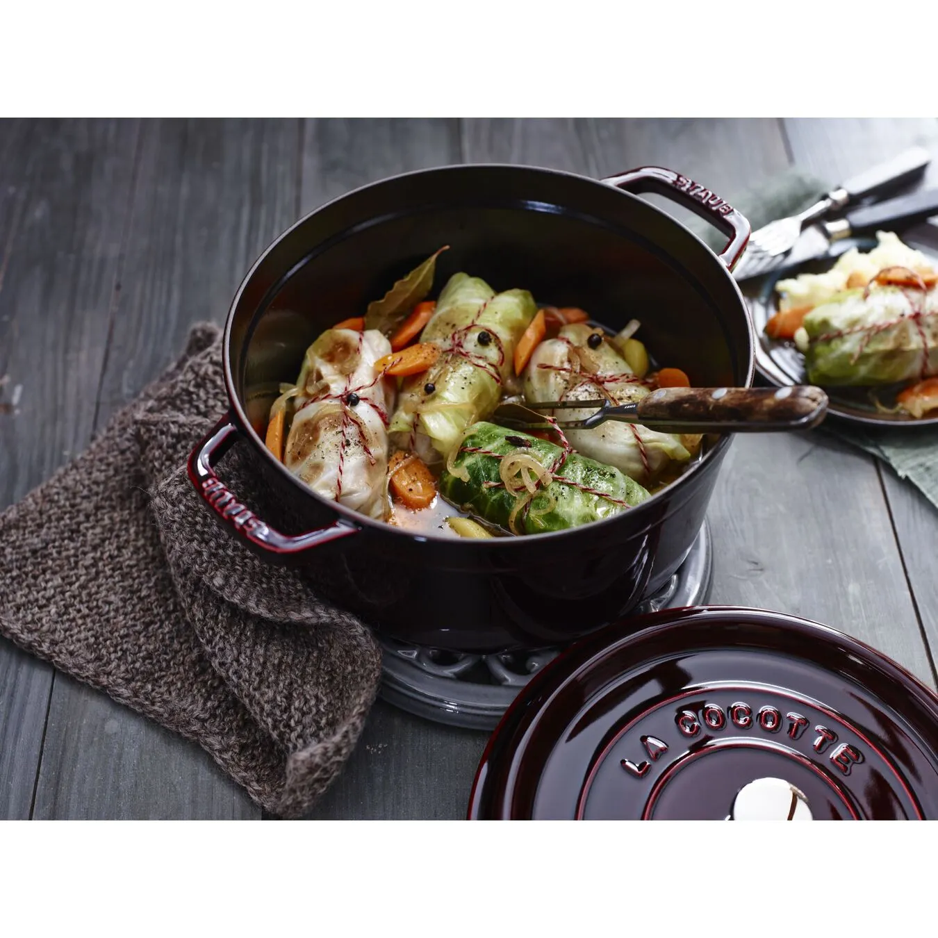 Staub Cocotte 24 Cm, Rund, Grenadine-Rot, Gusseisen 5 Staub Cocotte 24 Cm, Rund, Grenadine-Rot, Gusseisen – Bild 5